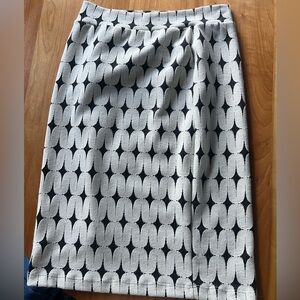 Elegant  Black and Cream Patterned Skirt